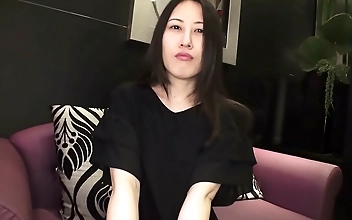 图片 公交车 Passionate Student Surprises Teacher with Intense Classroom Encounter
