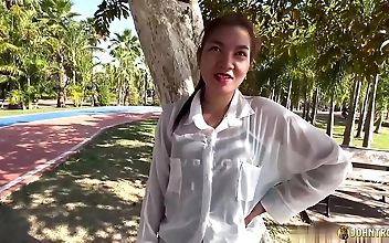 欧美 Seductive Nurse's Steamy Blowjob Leads to Intense Bedtime