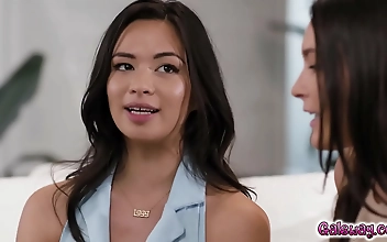 丝袜 Rin Yuuki's Sultry Solo Show-Asian Charm Unleashed!