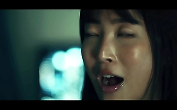 和 福利视频 Japanese Beauty Delivers Amazing Blowjob and Begs for