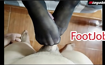 综合 Asian Babe With Hairy Pussy Gives Expert Blowjob