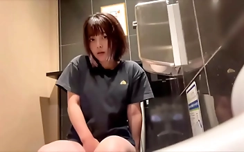 自拍 Sizzling Indoors-Daring Japanese Beauty's Hot Facial Encounter